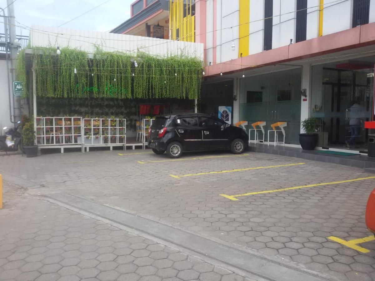 Green Red Hotel Syariah Jombang Exterior photo