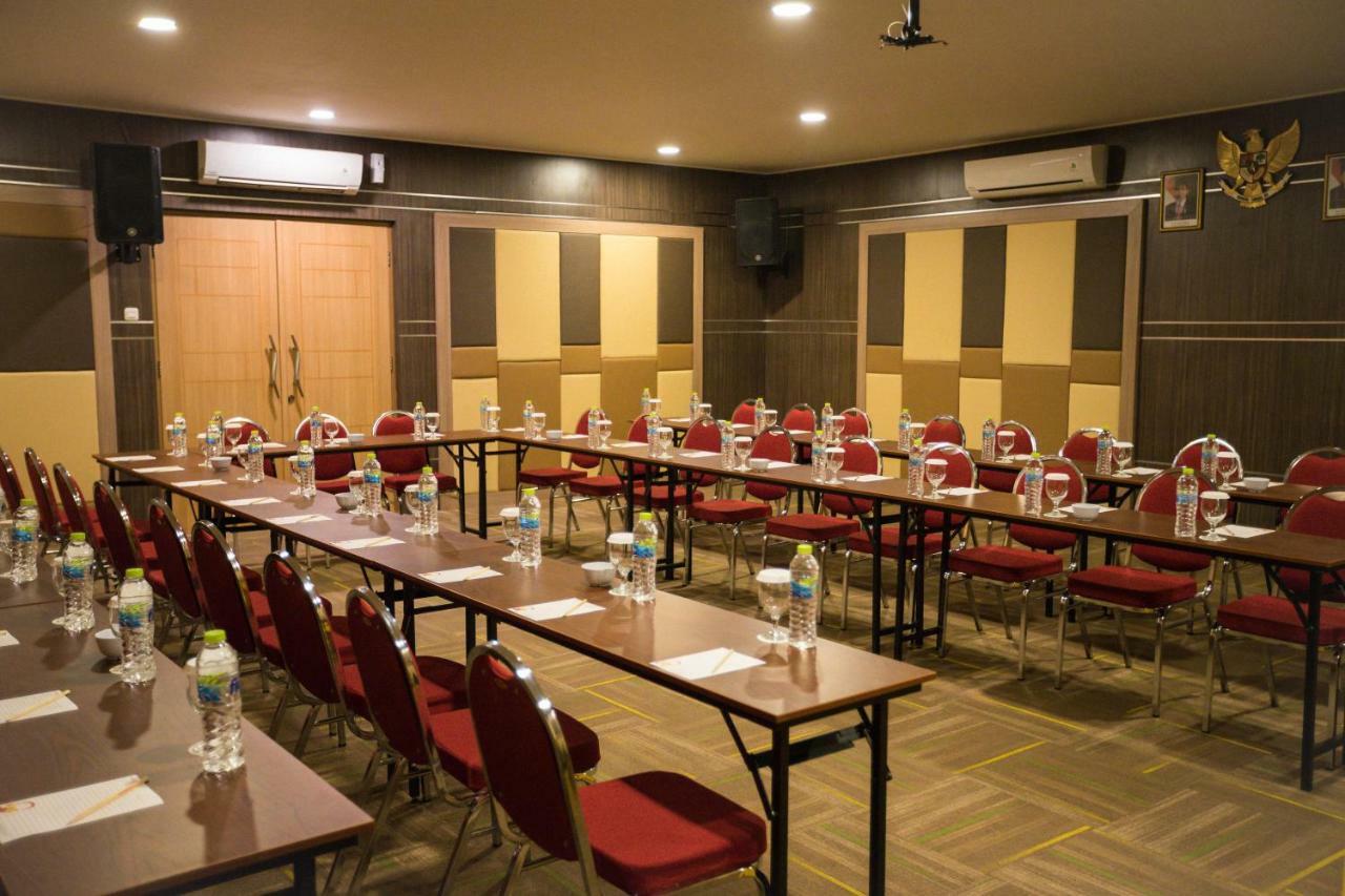 Green Red Hotel Syariah Jombang Exterior photo